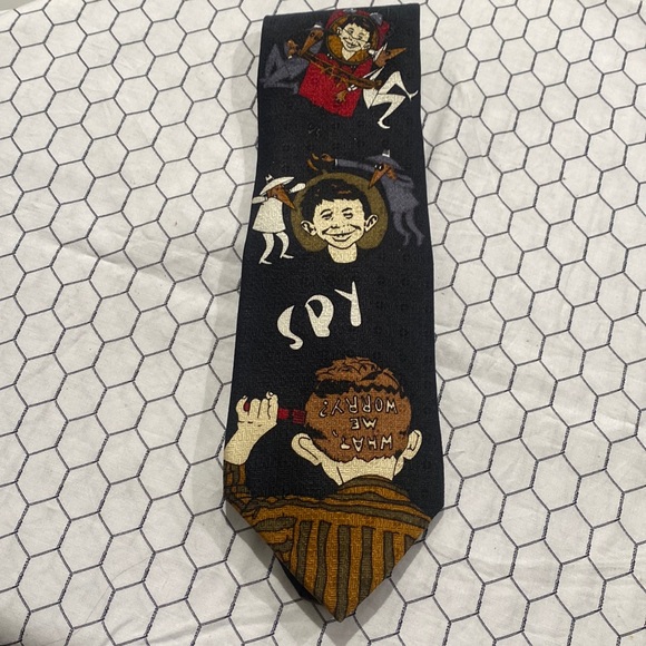 Vintage 1992 MAD Comic Book/Magazine All Silk Tie Spy vs Spy …. Alfred E Newman - Picture 2 of 8